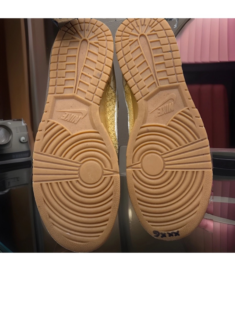 Nike Men’s Tan, White & Gold Low-Top Sneakers - Picture 6 of 6
